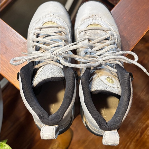 Retro Jordans High Tops - Picture 4 of 6